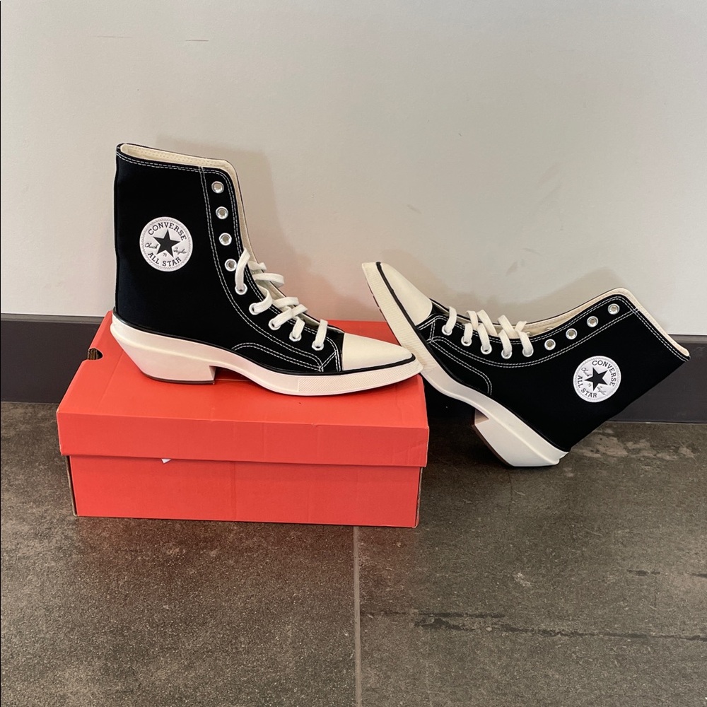 Converse Chuck 70 de point Black and White High-Top heel Sneakers size 8.5